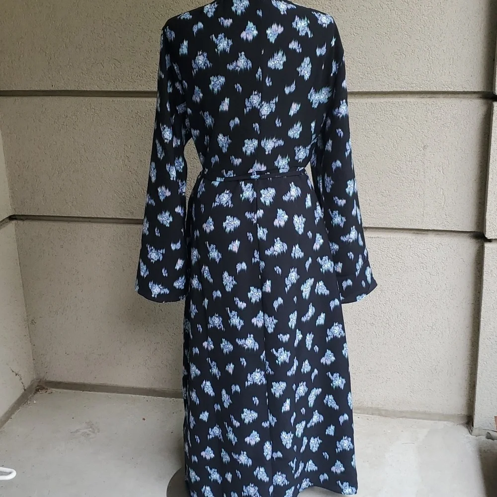 H&M- PLUS SIZE WRAP DRESS - Picture 3 of 4